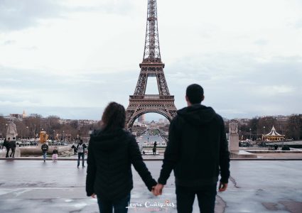 paris couple photoshoot with torre eiffel