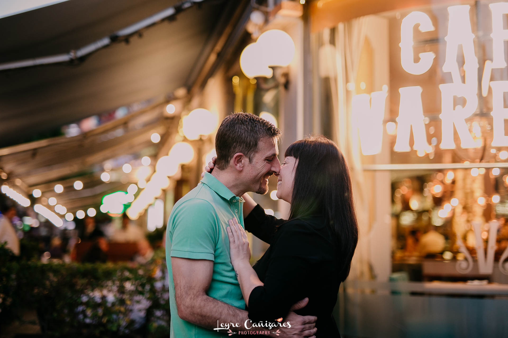 engagement photoshoot in gran via, madrid