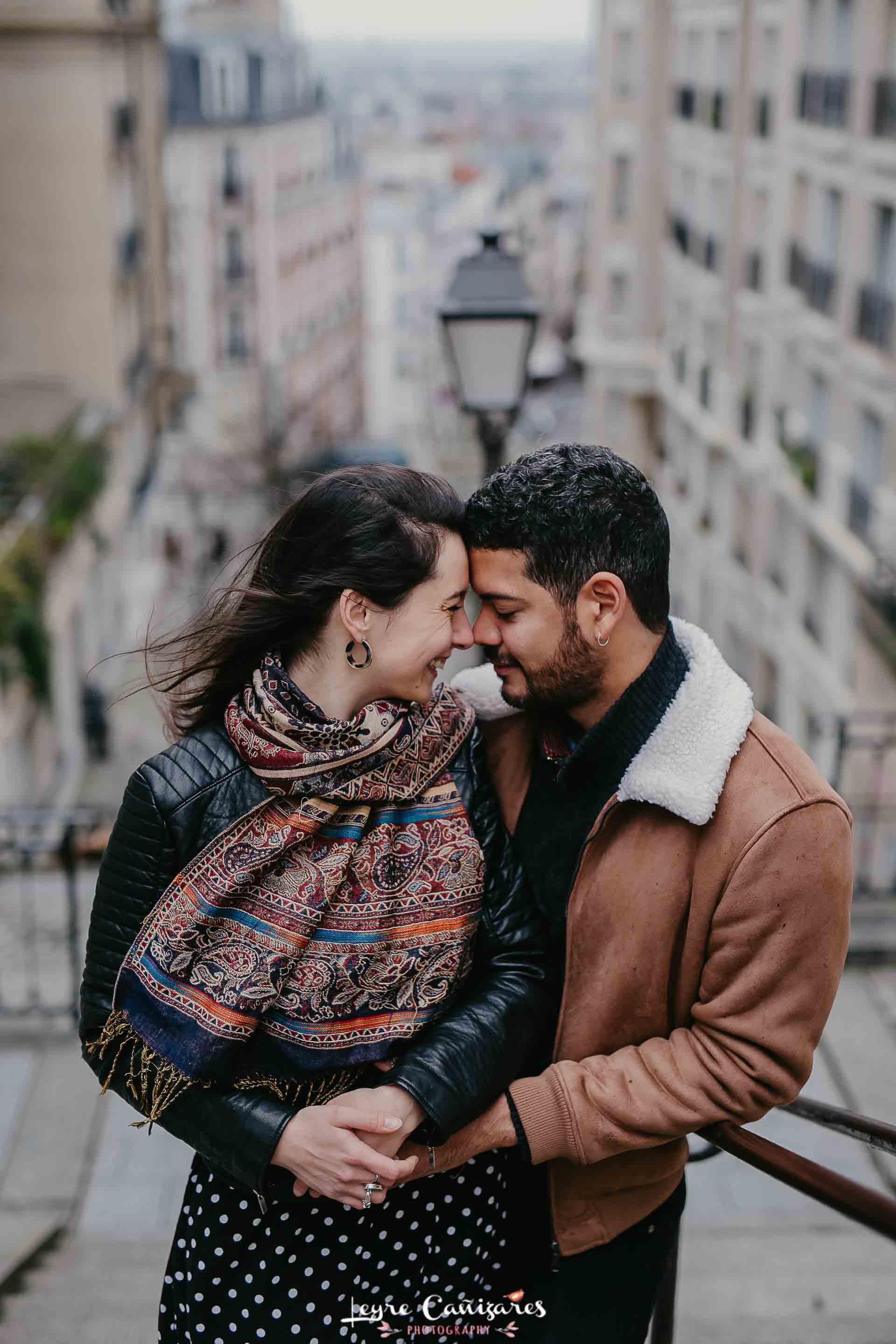 couple shoot in montmartre, paris