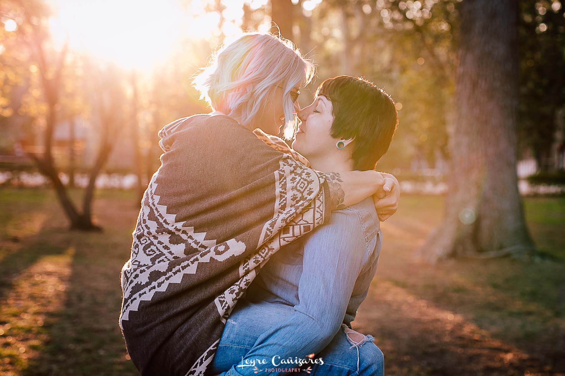 engagement photoshoot in Retiro park, madrid