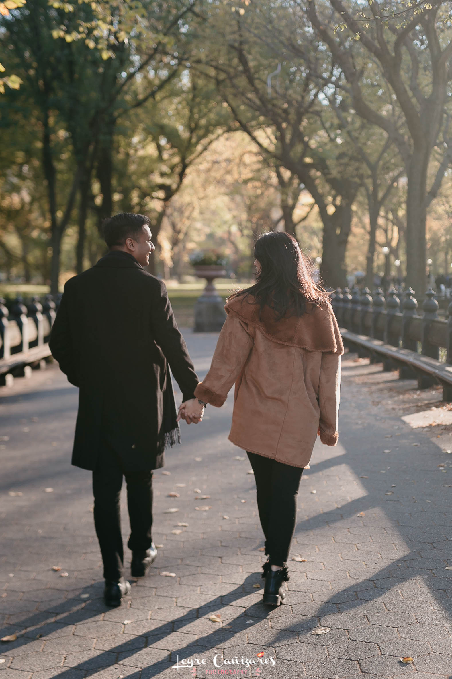 engagement photos at The Mall in central park during the autumn