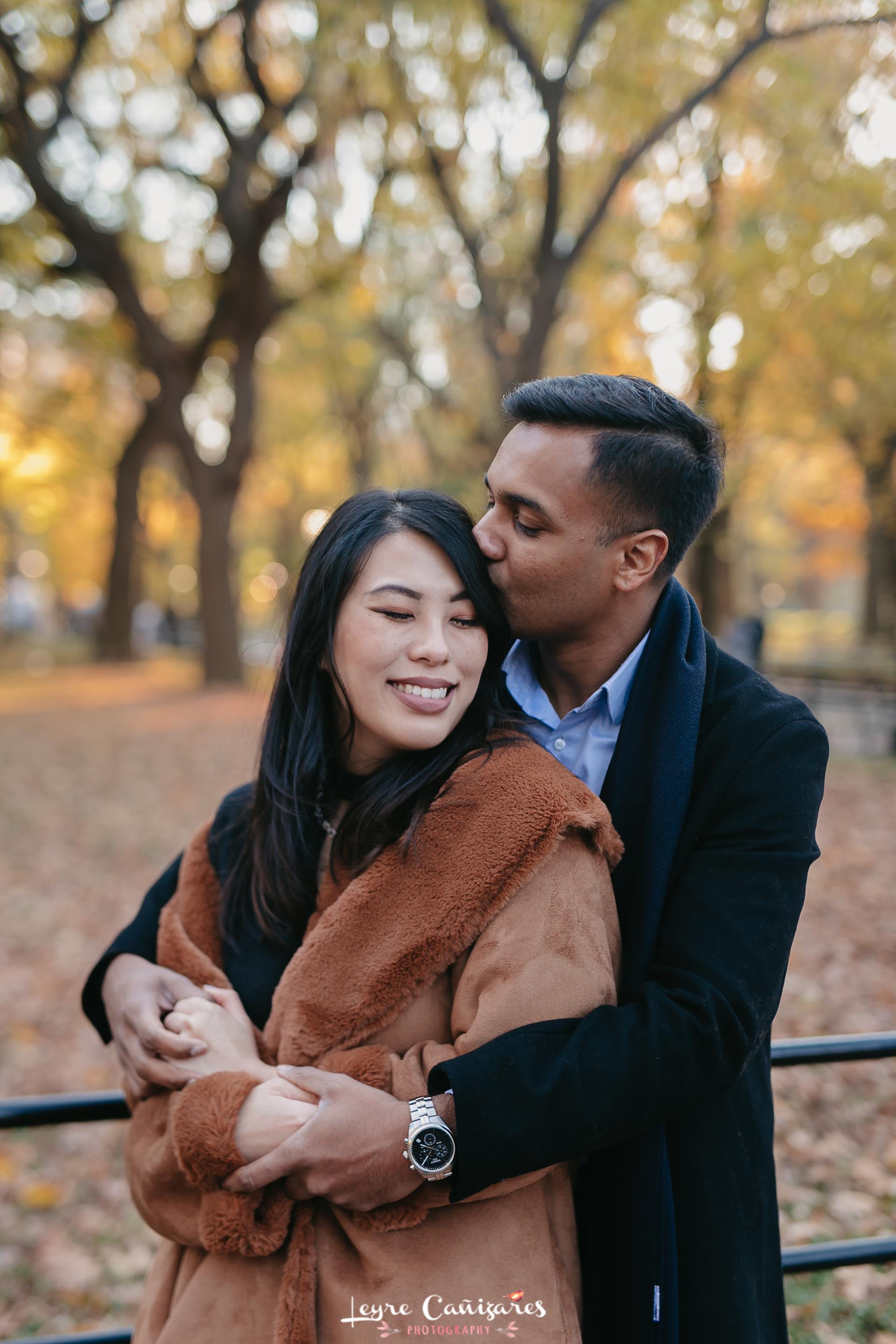 engagement photos at The Mall in central park during the autumn