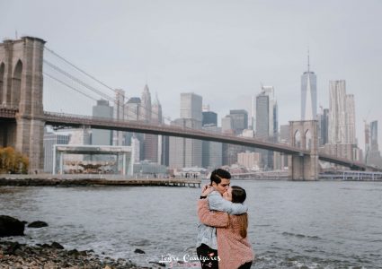 engagement photoshoot in brooklyn bridge park