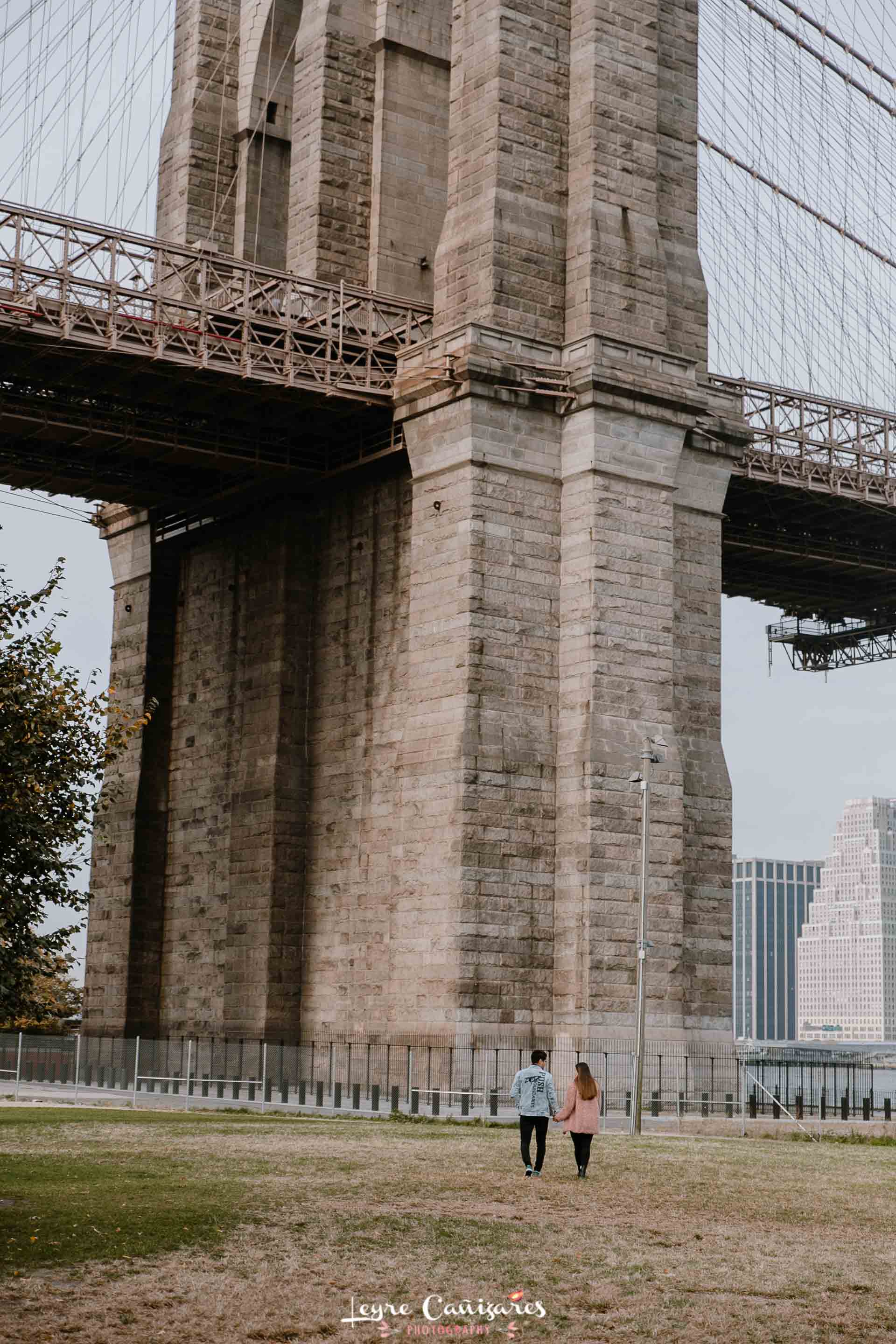 dumbo park engagement photography by leyre cañizares