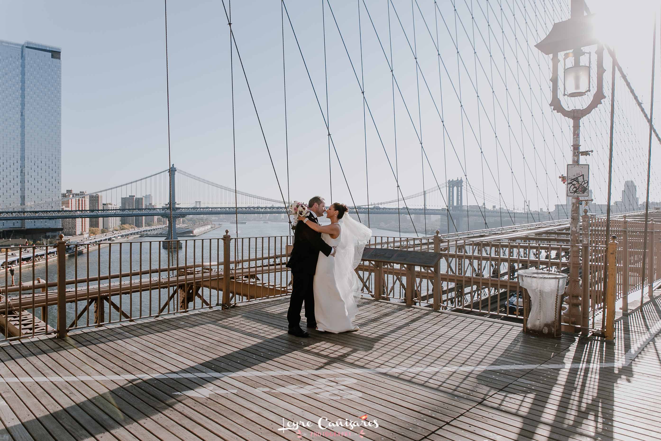 brooklyn bridge wedding photography by Leyre Cañizares