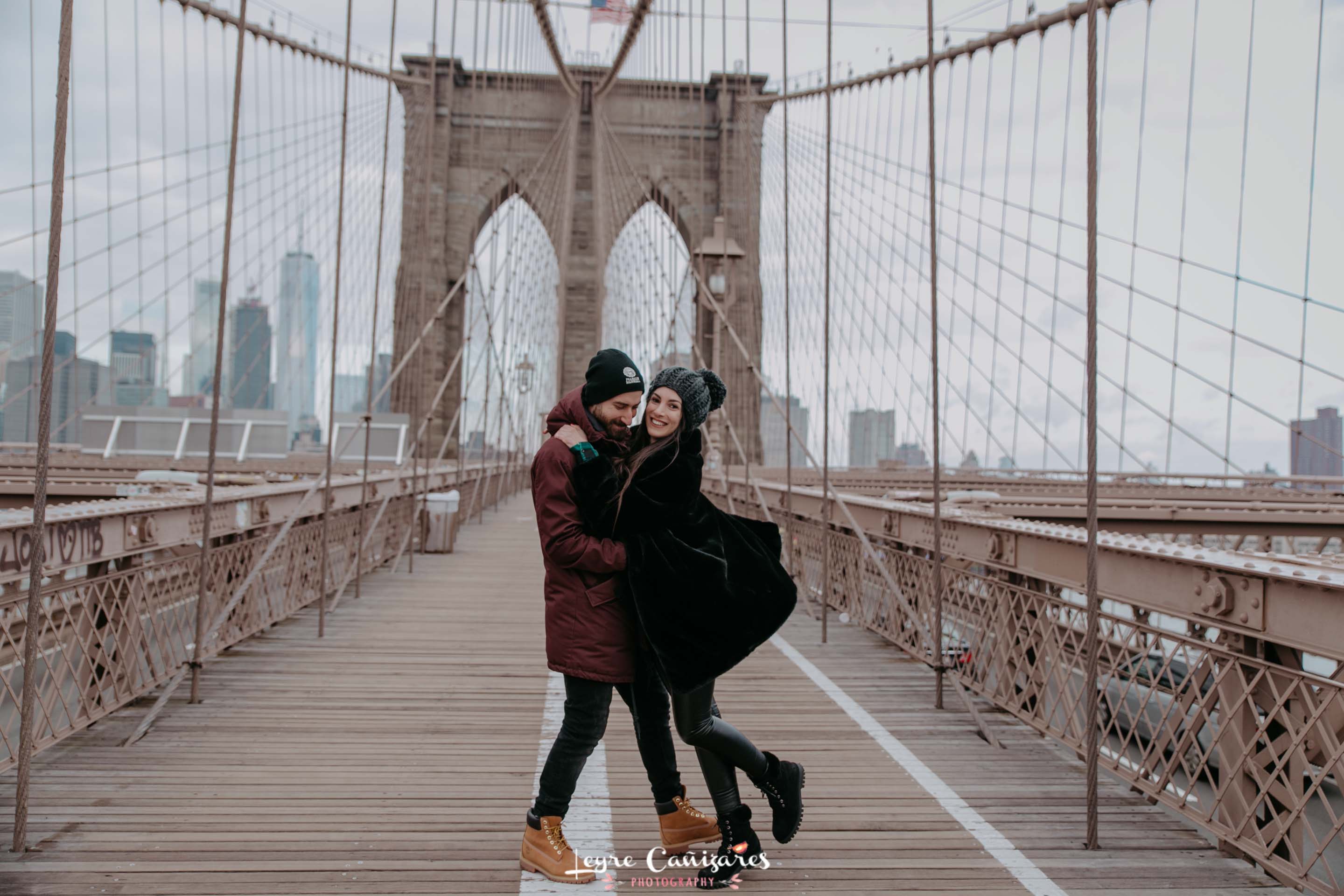 brooklyn bridge couple photoshoot