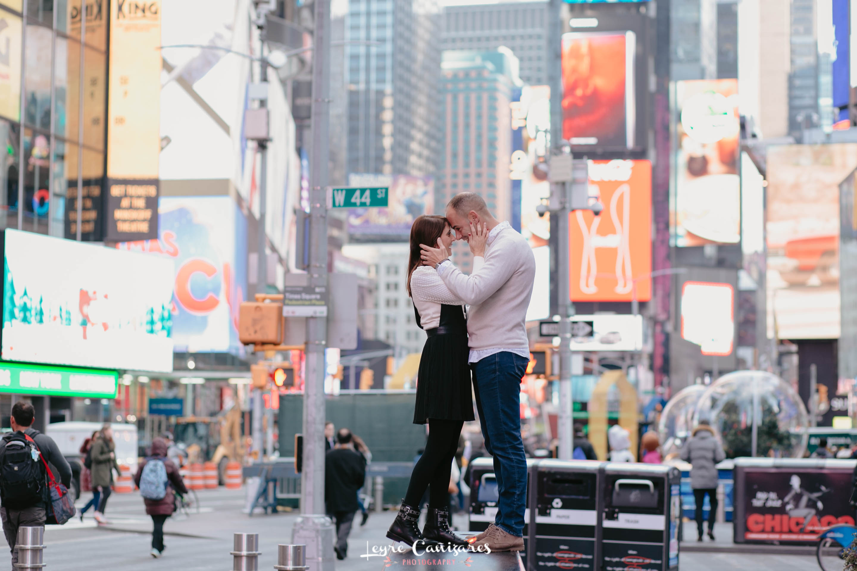 couple photoshoot in times square, manhattan