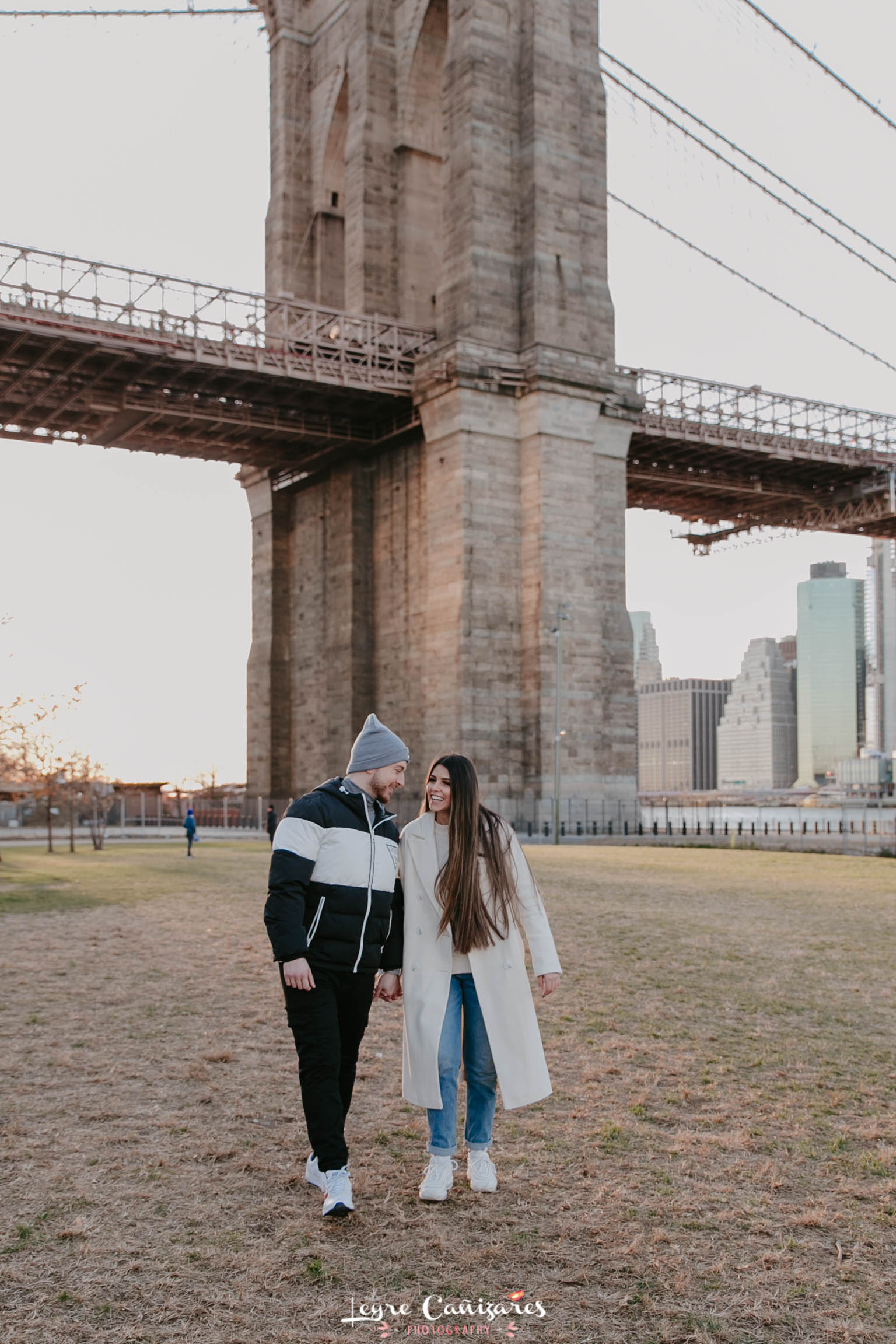 dumbo park engagement photoshoot by Leyre Cañizares