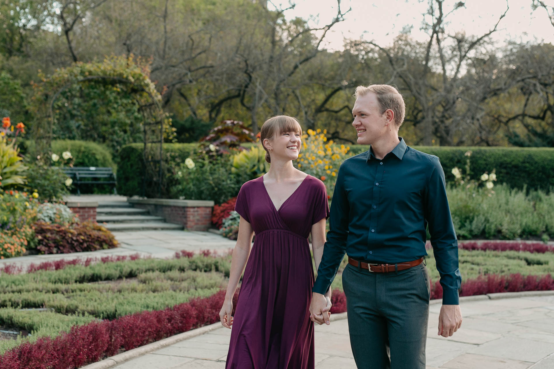 couple photoshoot in the conservatory garden