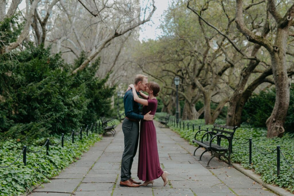 engagement photoshoot at conservatory garden, central park