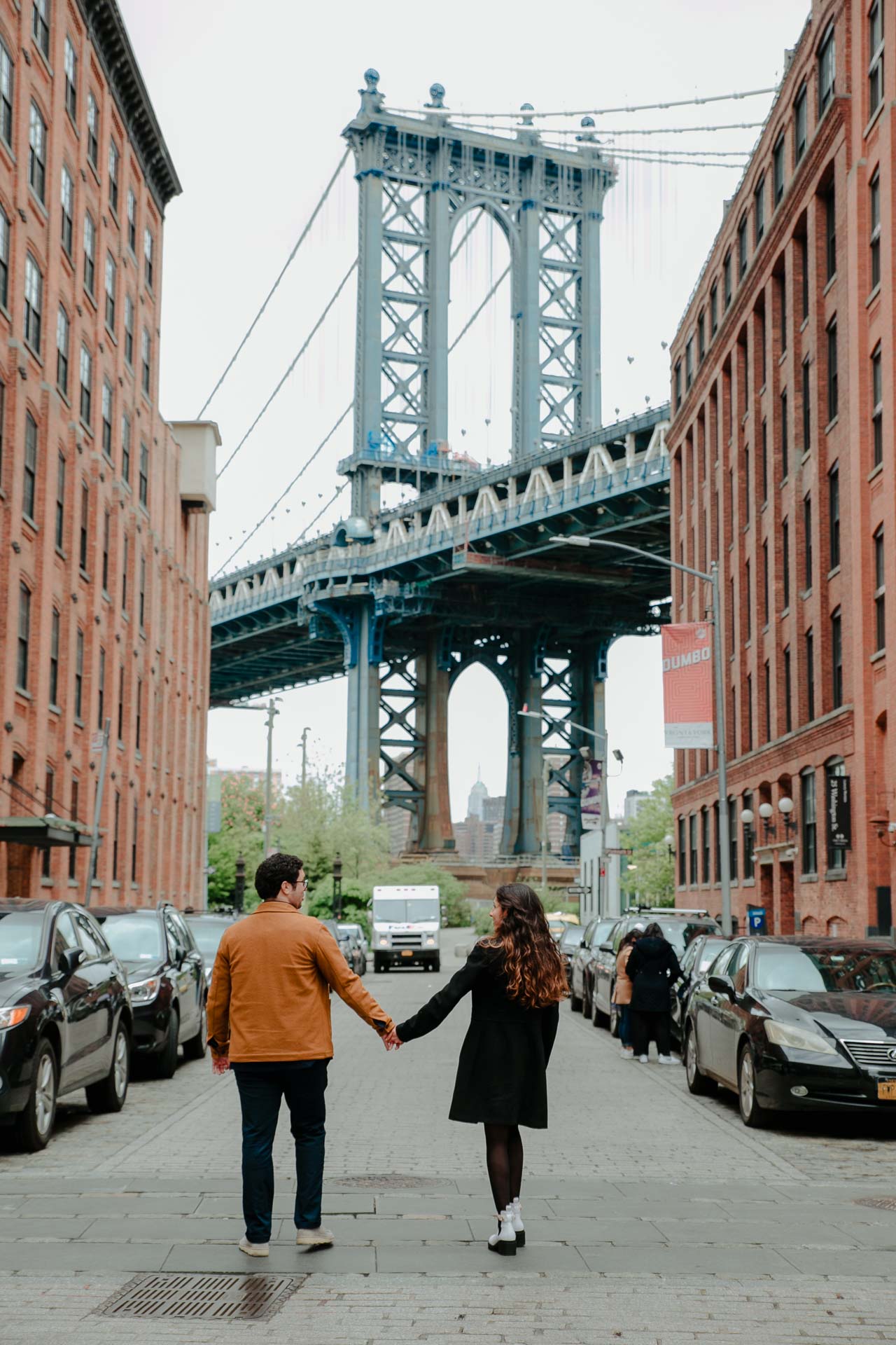 wedding and engagement photographer at dumbo park