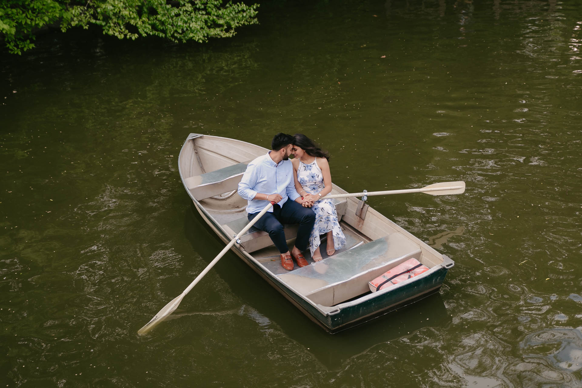 photoshoot on a boat in central park