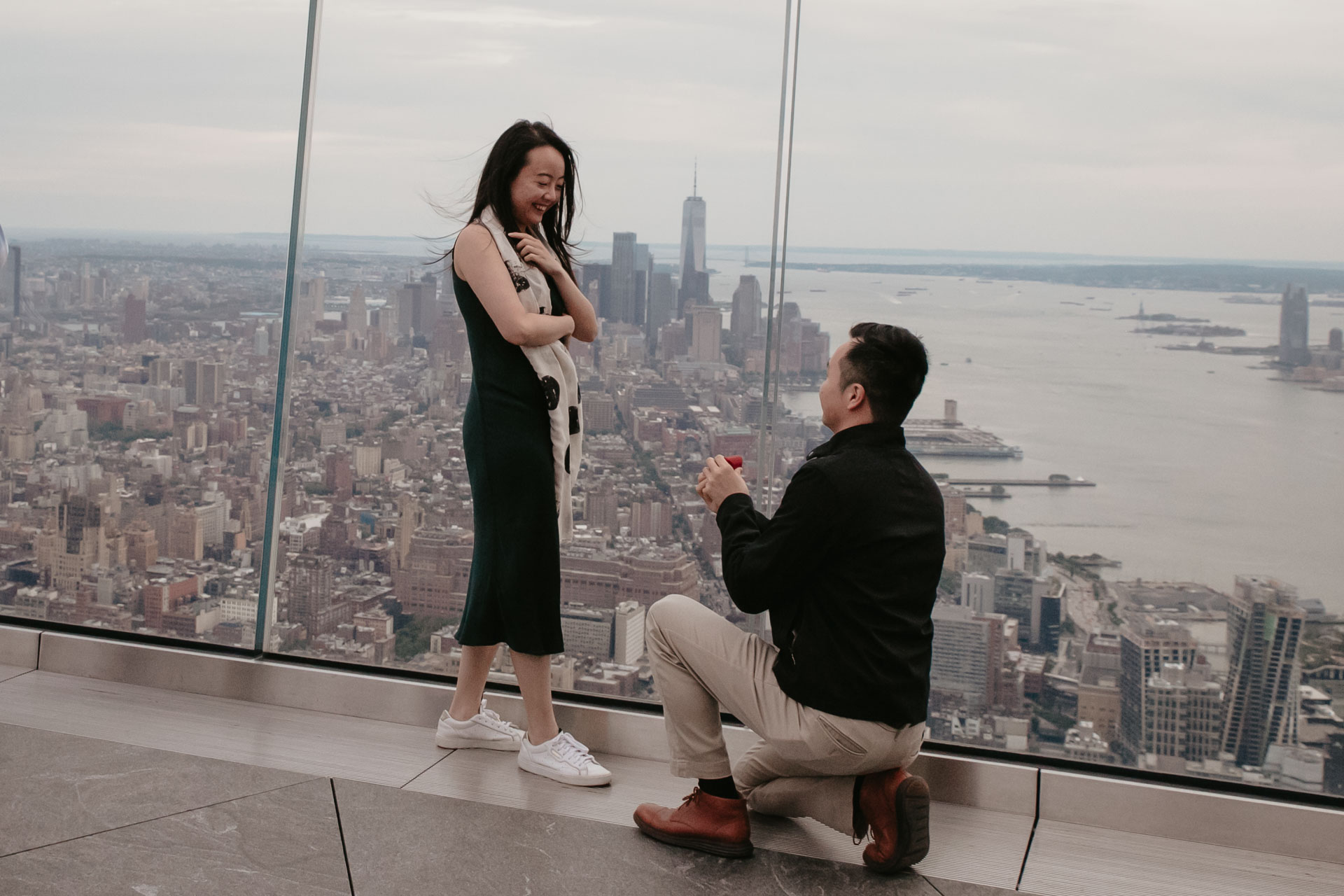 surprise proposal at the edge, new york city