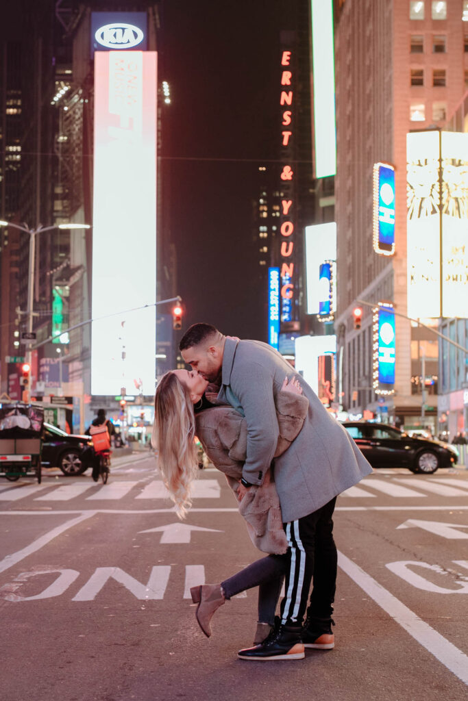 surprise proposal in times square