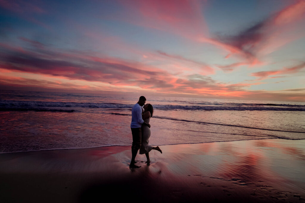 perfect surprise proposal photoshoot in santa monica beach at sunset
