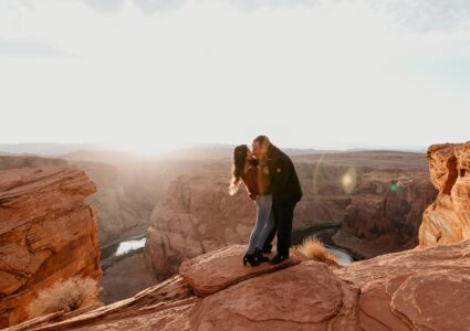 horseshoe bend engagement photosshoot at sunset