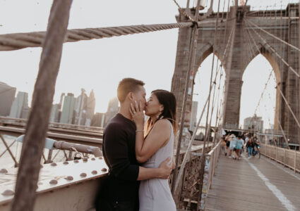 surprise proposal photography at the brooklyn bridge at sunset
