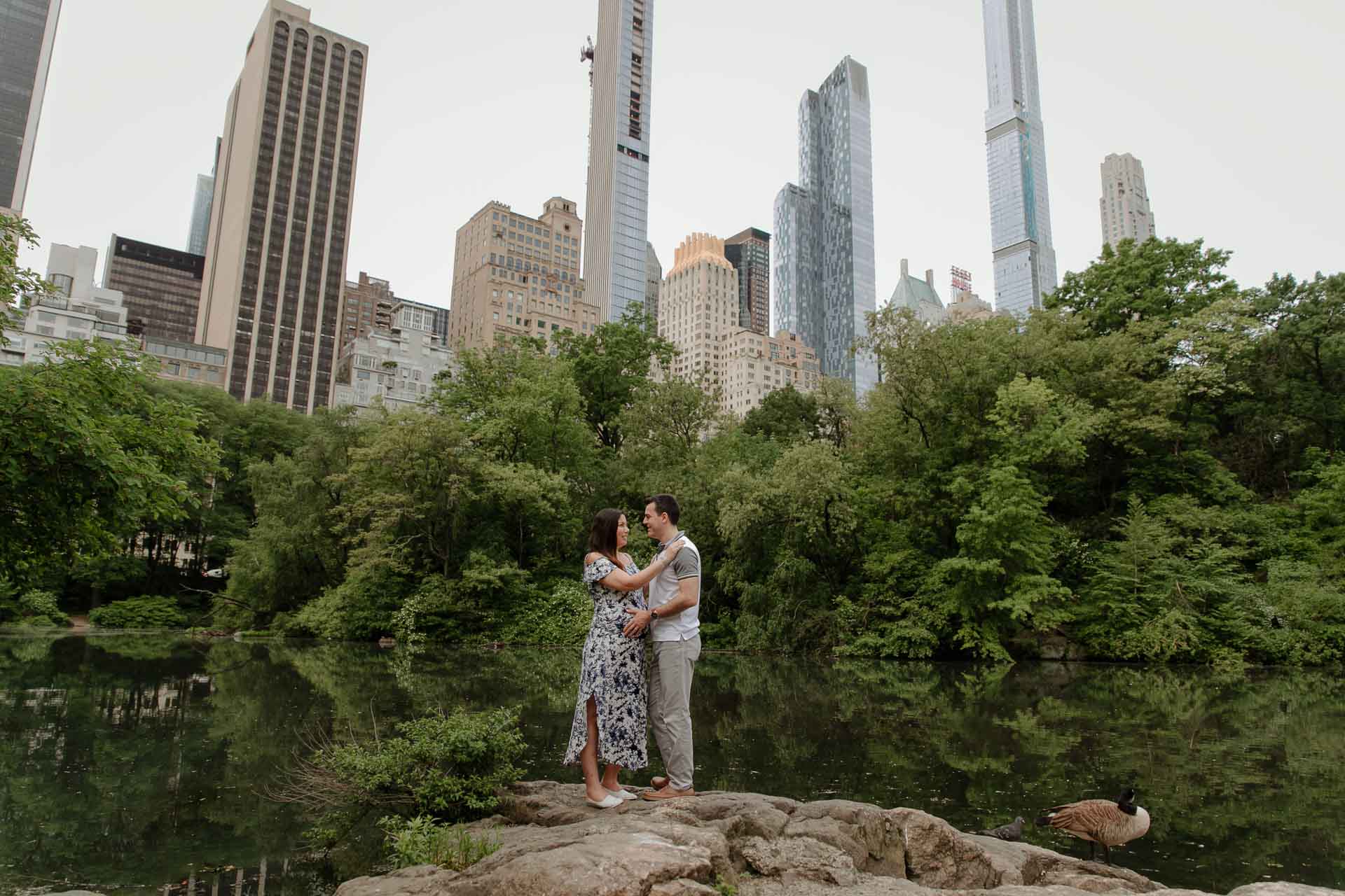 pregnancy photo session in central park, new york