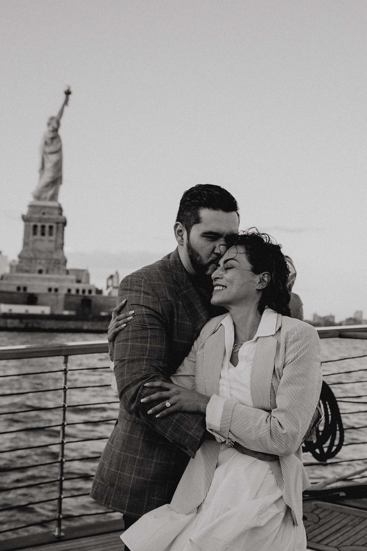 proposal photographer on a boat in nyc