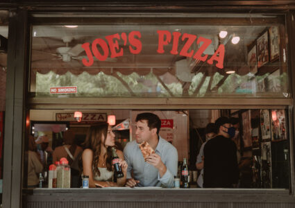 engagement photoshoot in new york city eating pizza!