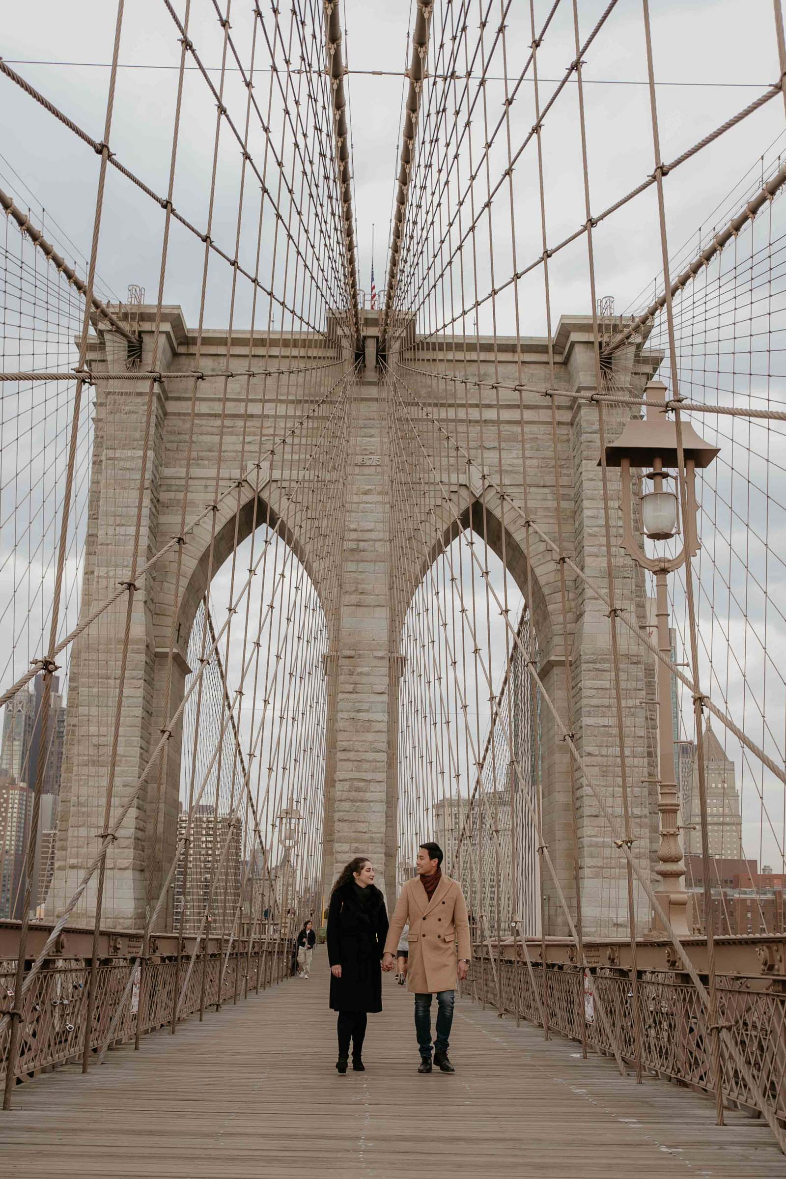 brooklyn bridge engagement photo shoot