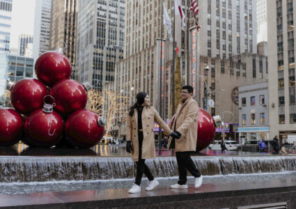 couple photography at christimas in midtown, nyc