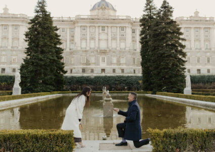 proposal photography at sabatini gardens in madrid, spain