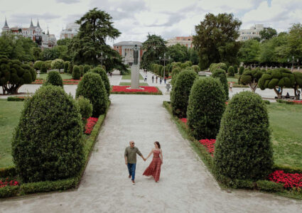 retiro park engagement photoshoot in madrid