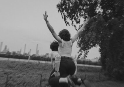 nyc photographer for engagements and elopements in central park and midtown