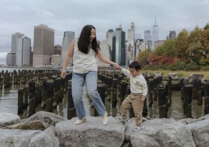 aisa's family photo session in brooklyn bridge park with her son david